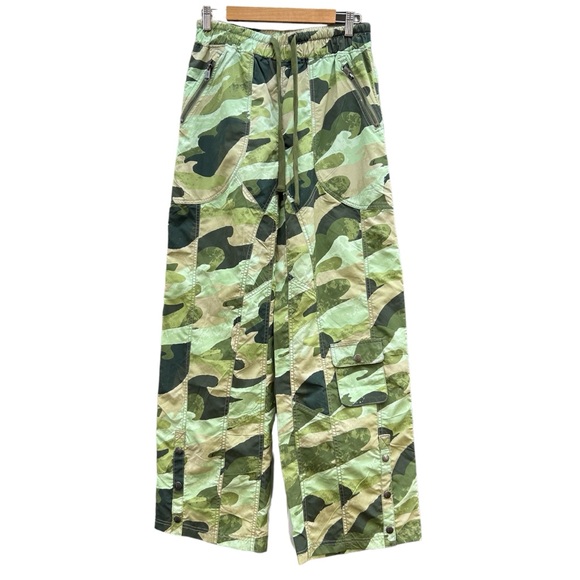 Free People FP Movement Stadium Printed Track Pants Green Camo NWOT SMALL - Picture 3 of 16
